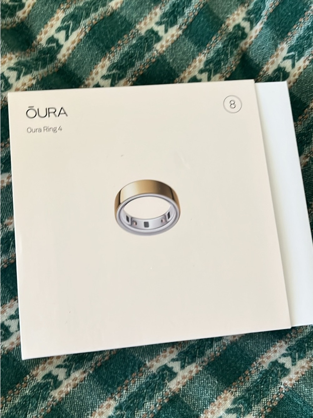 Oura Ring 4 - Gold Size 8
